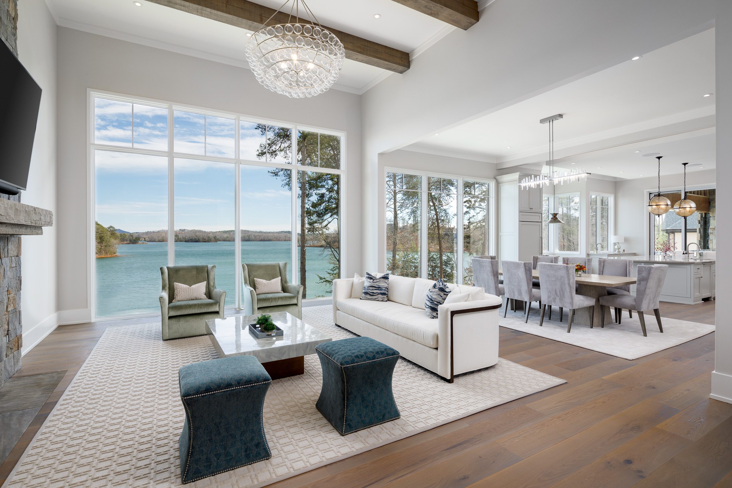 Modern Lake Haven